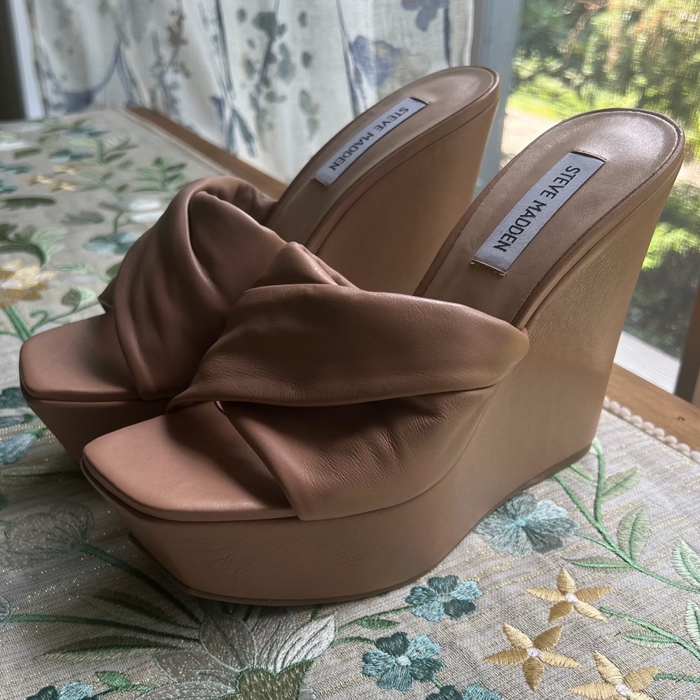 Steve Madden Women's Brianna Tan Wedge Sandals NWT